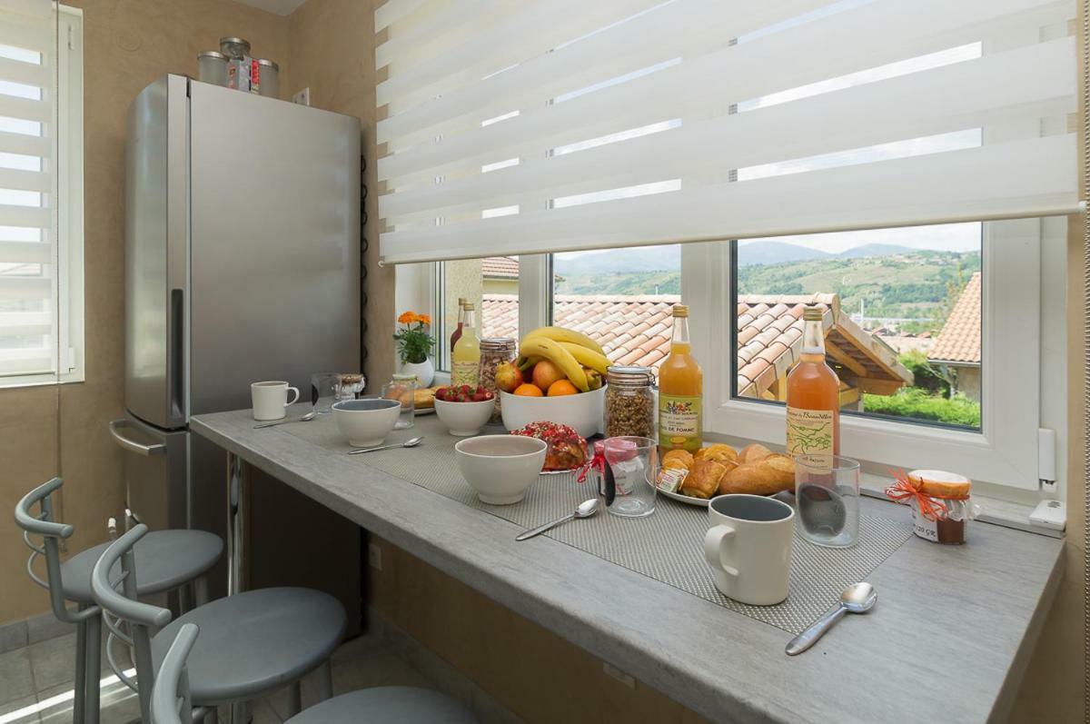 Guest House Domaine Des Grouilleres Saint-Clair-du-Rhone Exterior foto